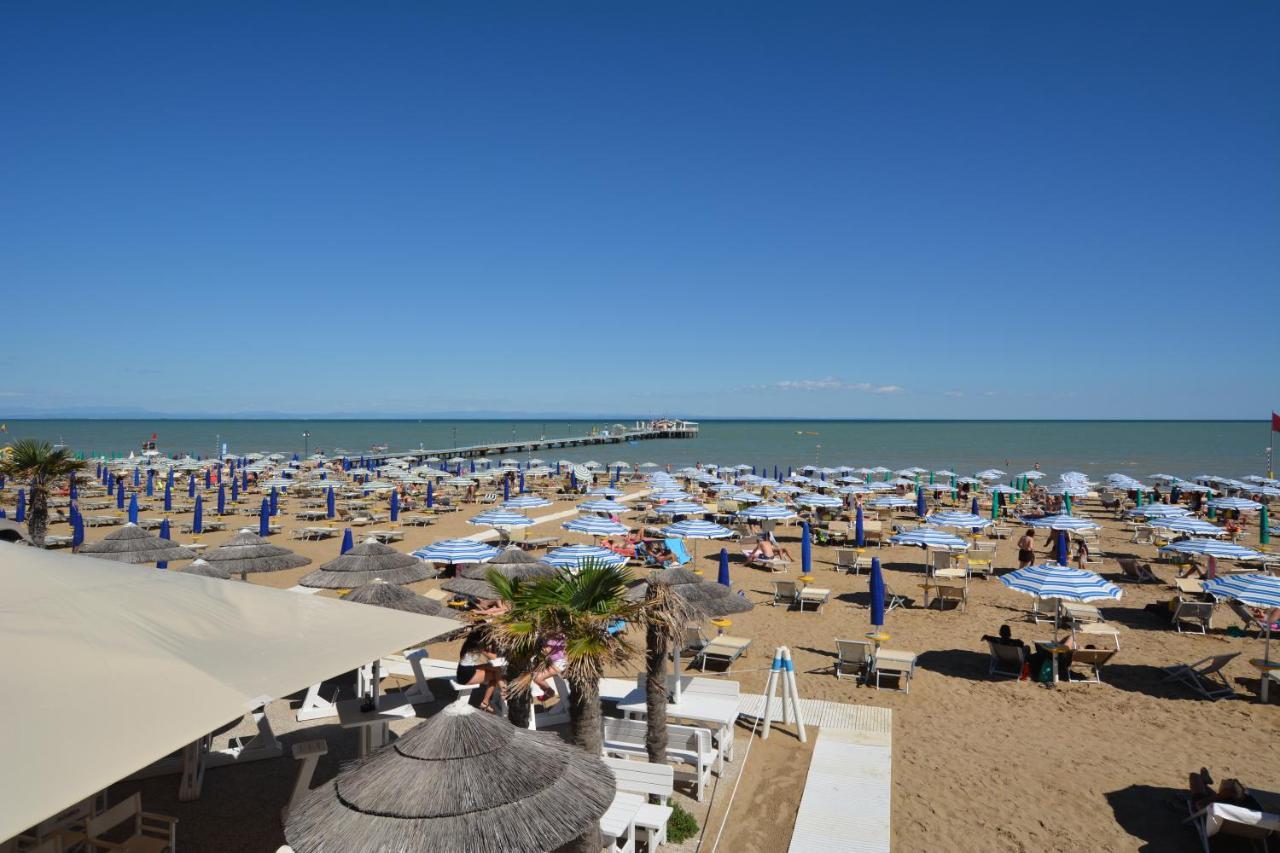 リニャーノ・サッビアドーロLignano Pineta With Sea Viewアパートメント エクステリア 写真